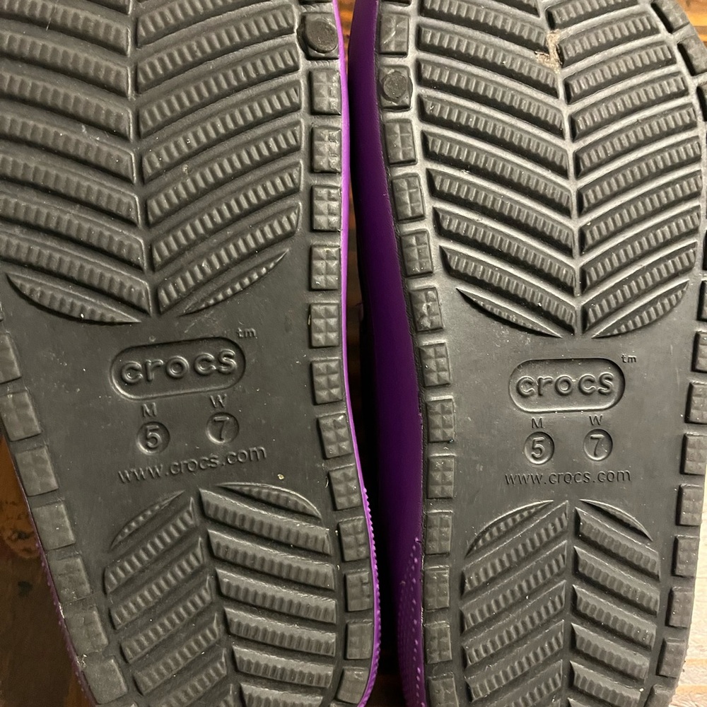 Limited Edition Grimace Crocs with giblets - Picture 6 of 9